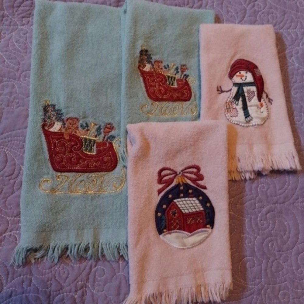 Y2k Cecil Saydah Set of 4 cotton pastel Christmas fingertip towels w/appliques